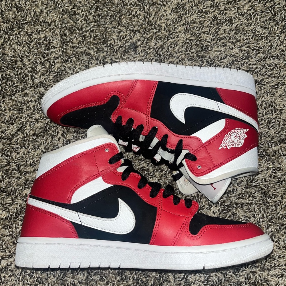 Air Jordan 1 Mid- Gym Red Black| WMNS 8.5